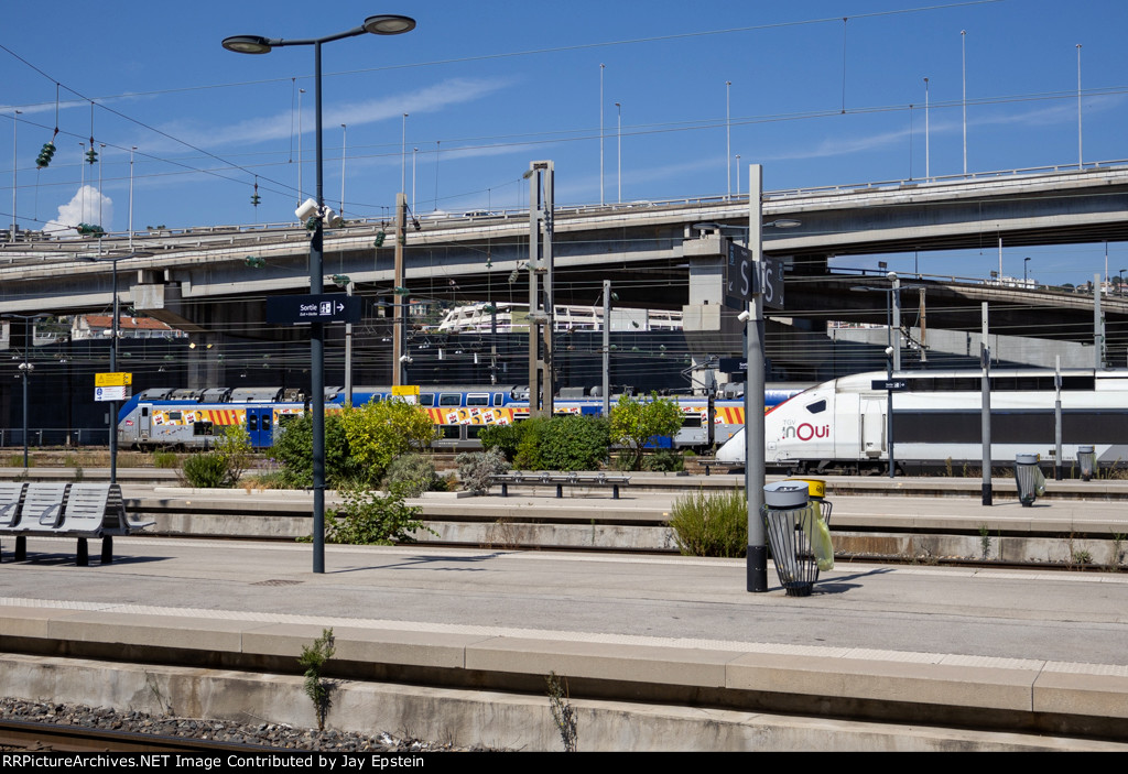 TGV and a regional rain sit at Nice-Ville Station